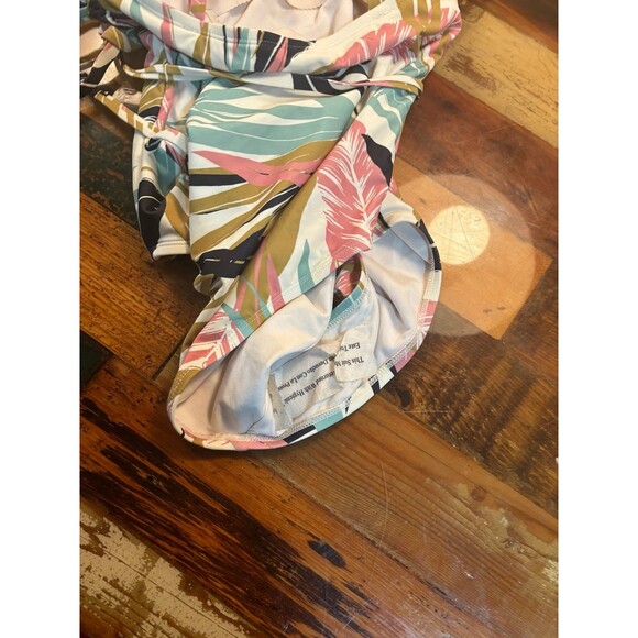 NWT one peice Swimsuit and sunhat - Picture 5 of 5